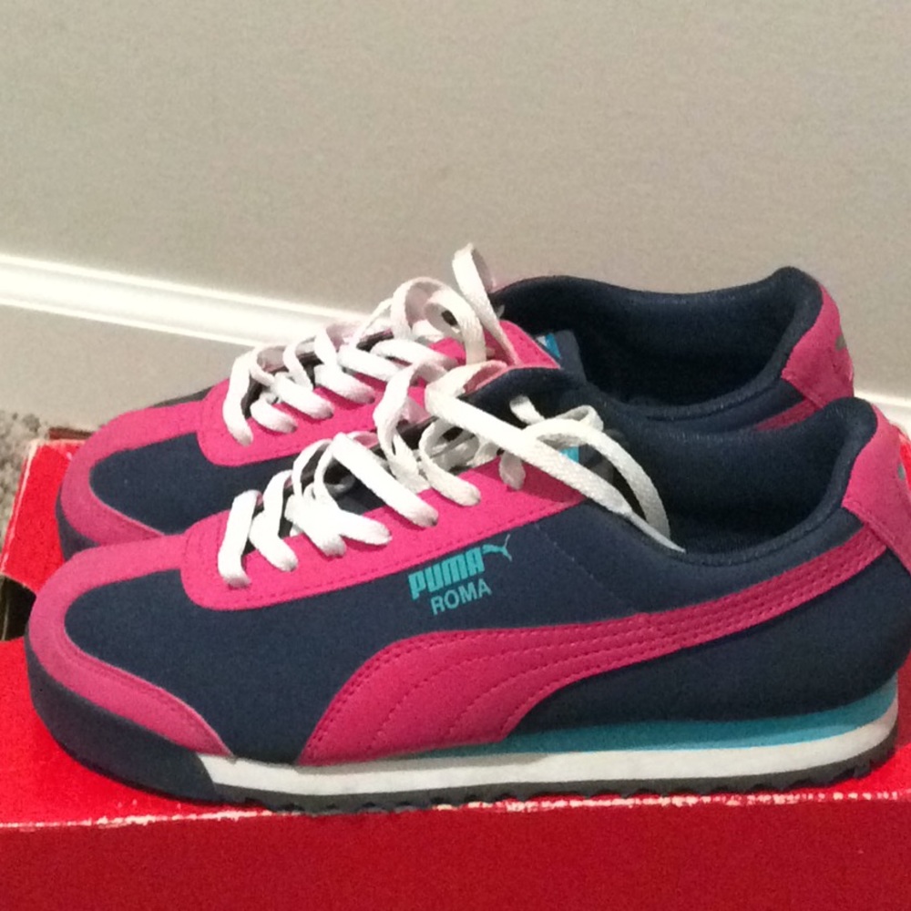 blue and pink puma roma’s
